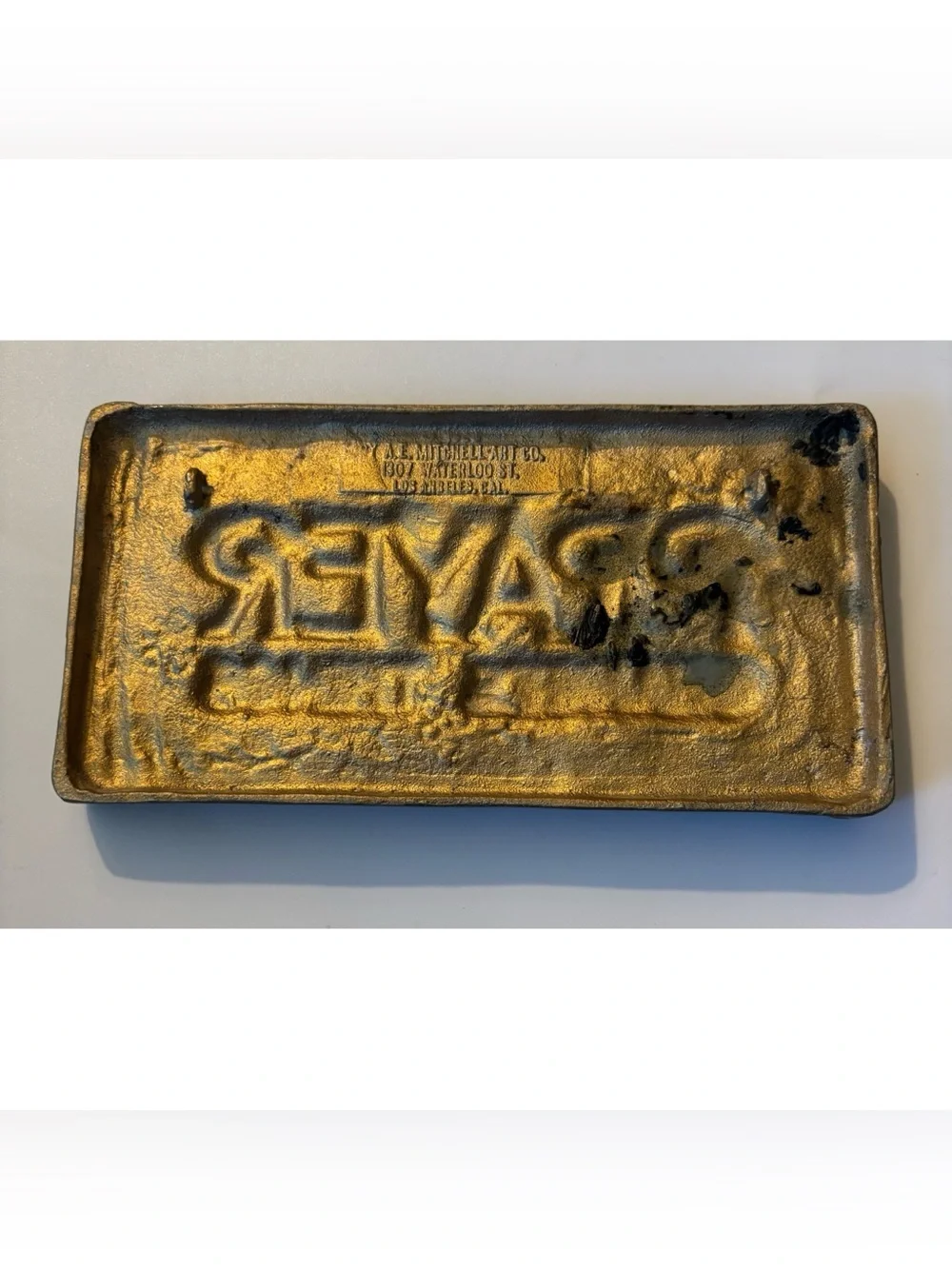 A.E. MITCHELL ART CO. CAST METAL PLAQUE ANTIQUE 1928 ~ “ Prayer Changes Things”